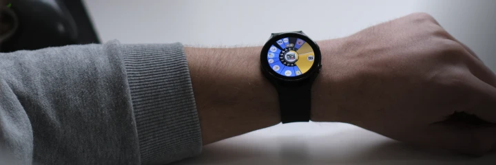 Smartwatch am Handy