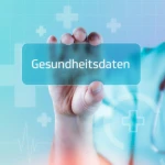 Hand hält Schild mit Aufschrift ,,Gesundheitsdaten"